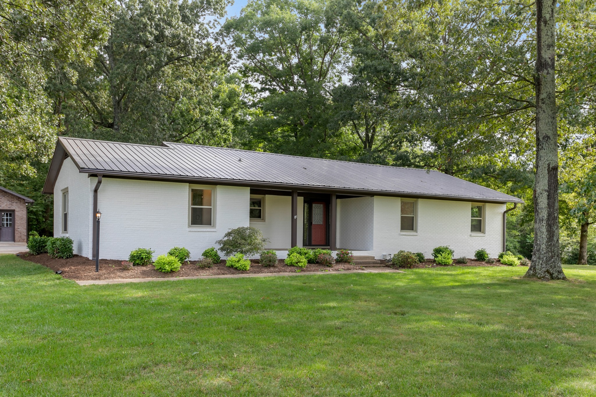 2338 North Road Murfreesboro, TN 37128 - Photo 4 of 48 a front view of a house with a garden
