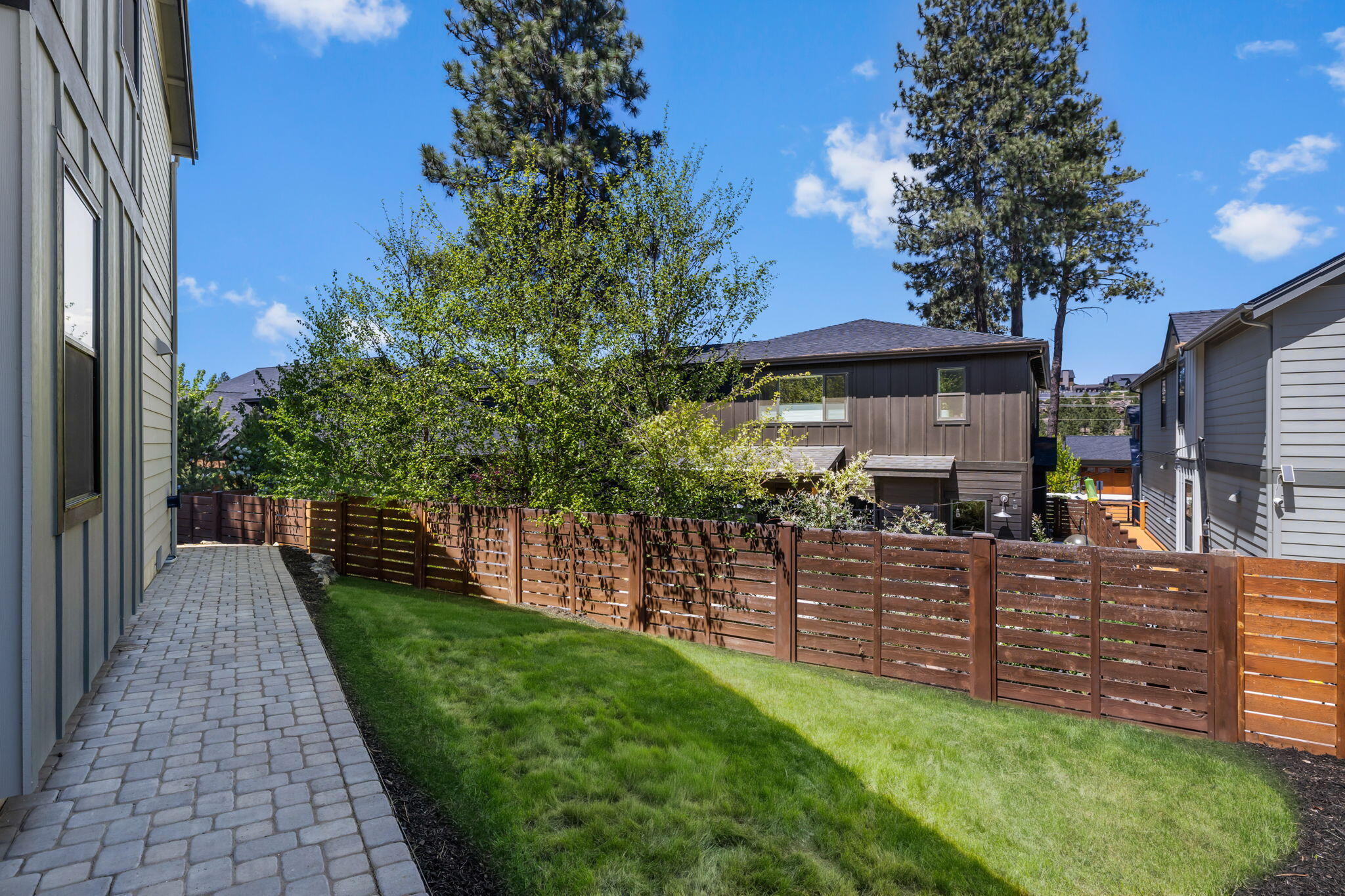 61197 Southwest Beverly Way Bend Bend, OR 97702 - Photo 27 of 32 Sideyard