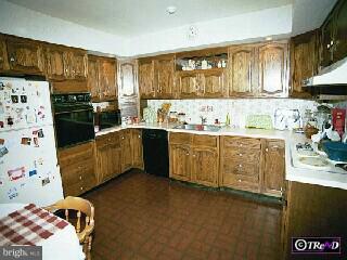 1561 Singer Road Wyomissing, PA 19610 - Photo 5 of 6