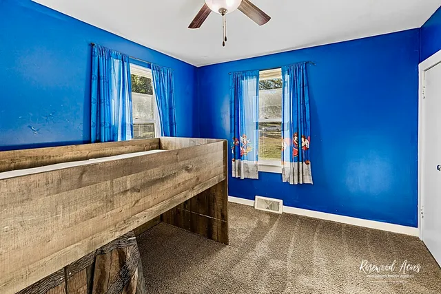 a view of livingroom with furniture