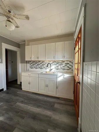 $2,000 | 9 Elizabeth Street, Unit 2, Port Jervis, NY 12771