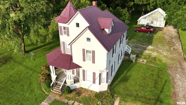 $149,000 | 513 South Main Street, Clay City, IL 62824