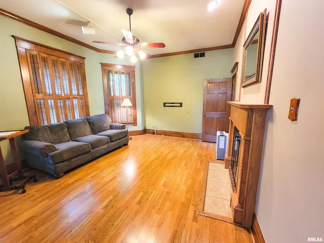 $149,000 | 513 South Main Street, Clay City, IL 62824