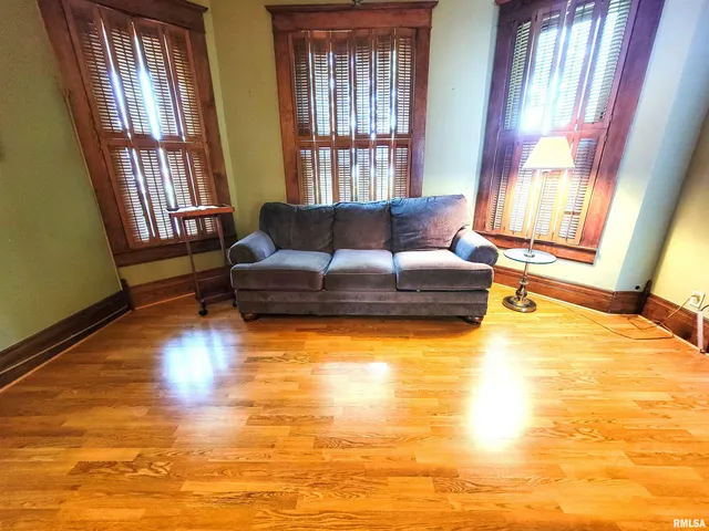 $149,000 | 513 South Main Street, Clay City, IL 62824