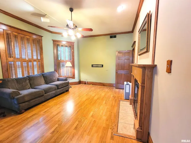 $149,000 | 513 South Main Street, Clay City, IL 62824