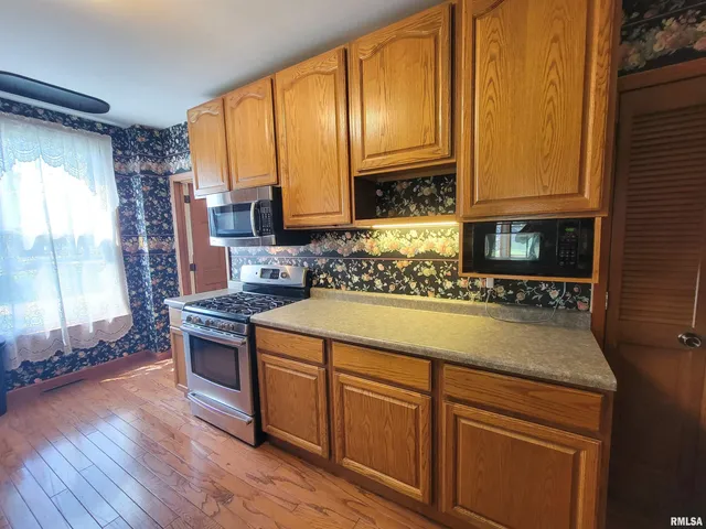 $149,000 | 513 South Main Street, Clay City, IL 62824