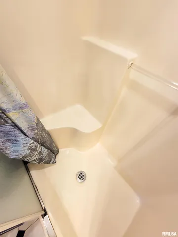 $149,000 | 513 South Main Street, Clay City, IL 62824