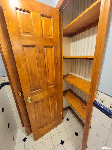 $149,000 | 513 South Main Street, Clay City, IL 62824