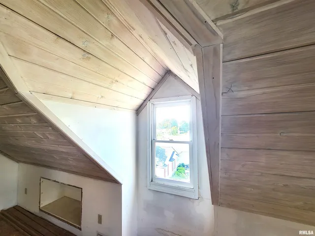 $149,000 | 513 South Main Street, Clay City, IL 62824