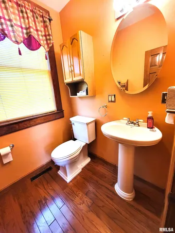 $149,000 | 513 South Main Street, Clay City, IL 62824