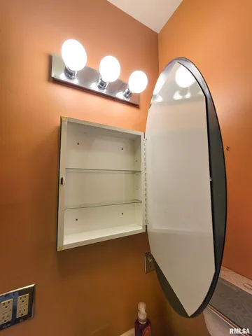 $149,000 | 513 South Main Street, Clay City, IL 62824