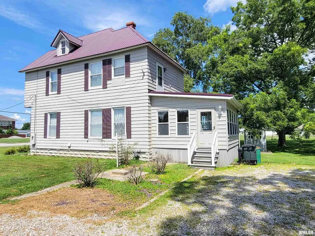 $149,000 | 513 South Main Street, Clay City, IL 62824