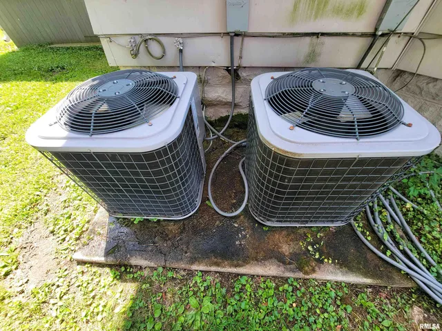 $149,000 | 513 South Main Street, Clay City, IL 62824