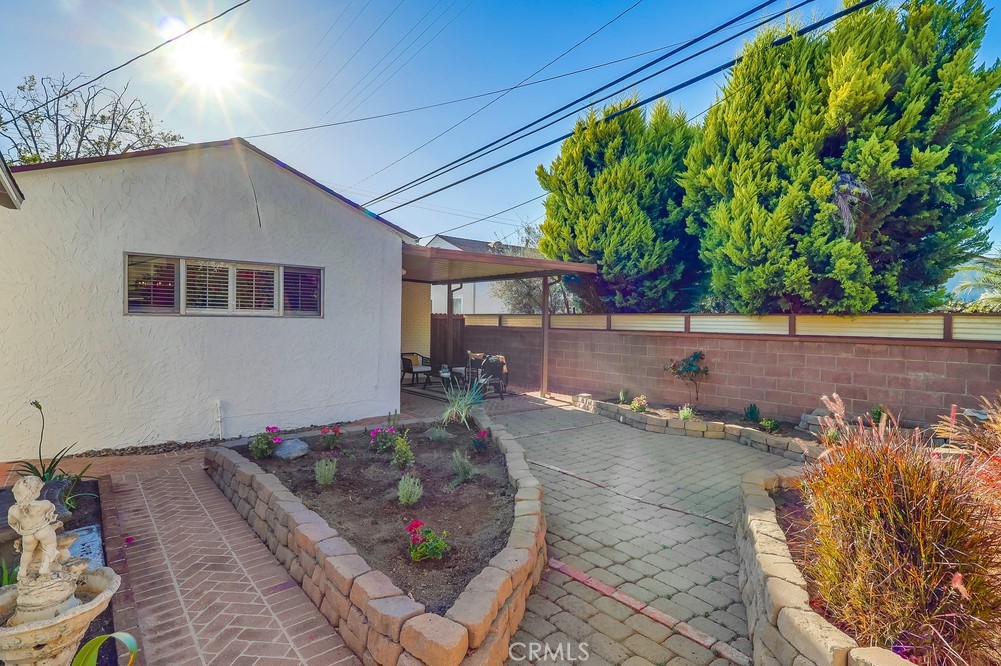 3562 North Studebaker Road Long Beach, CA 90808 - Photo 36 of 39 a house view with a sitting space