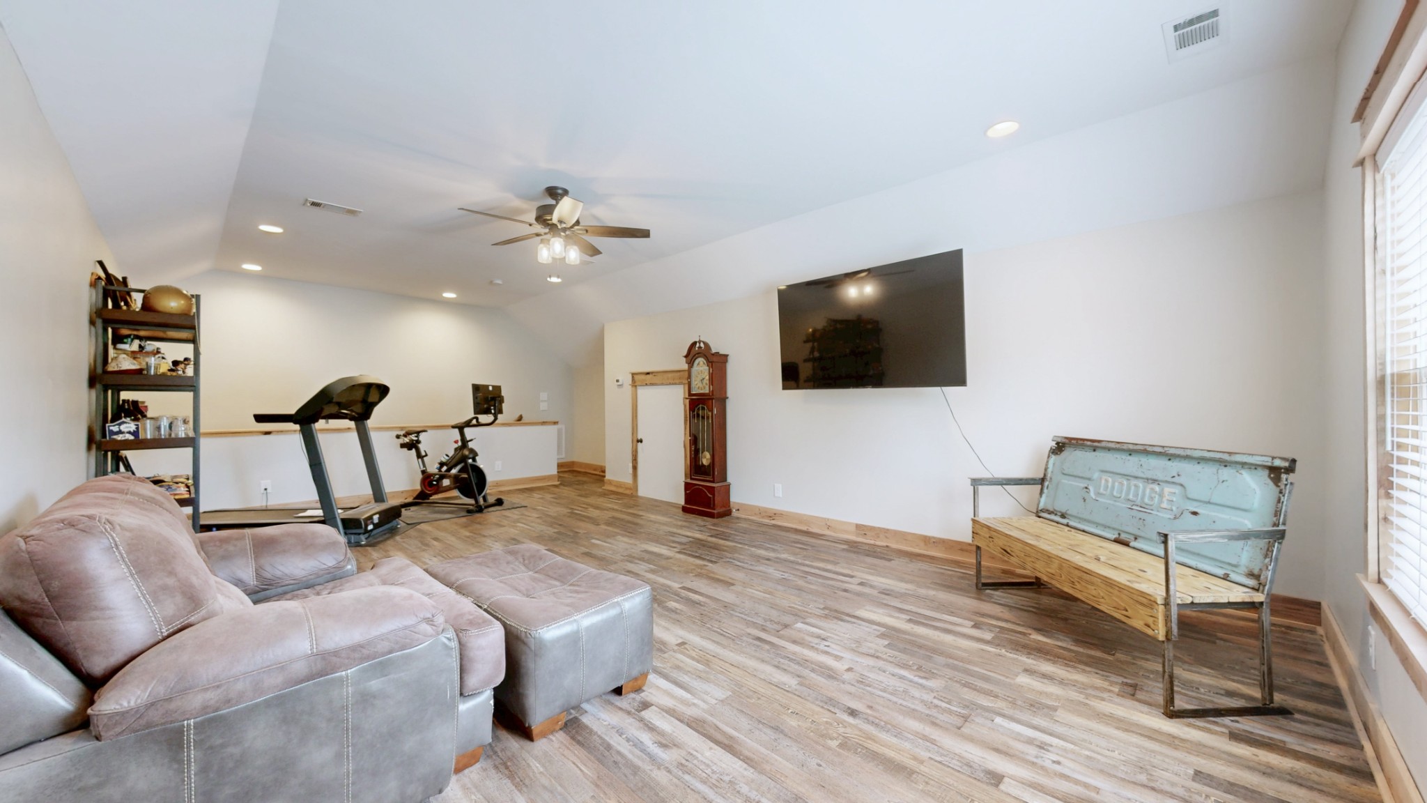 601 King Ridge Road Dowelltown, TN 37059 - Photo 35 of 49 a living room with furniture and a flat screen tv