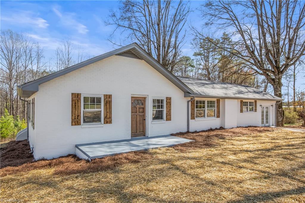 2032 Falcon Road East Bend, NC 27018 - Photo 4 of 27 Gallery Image 4