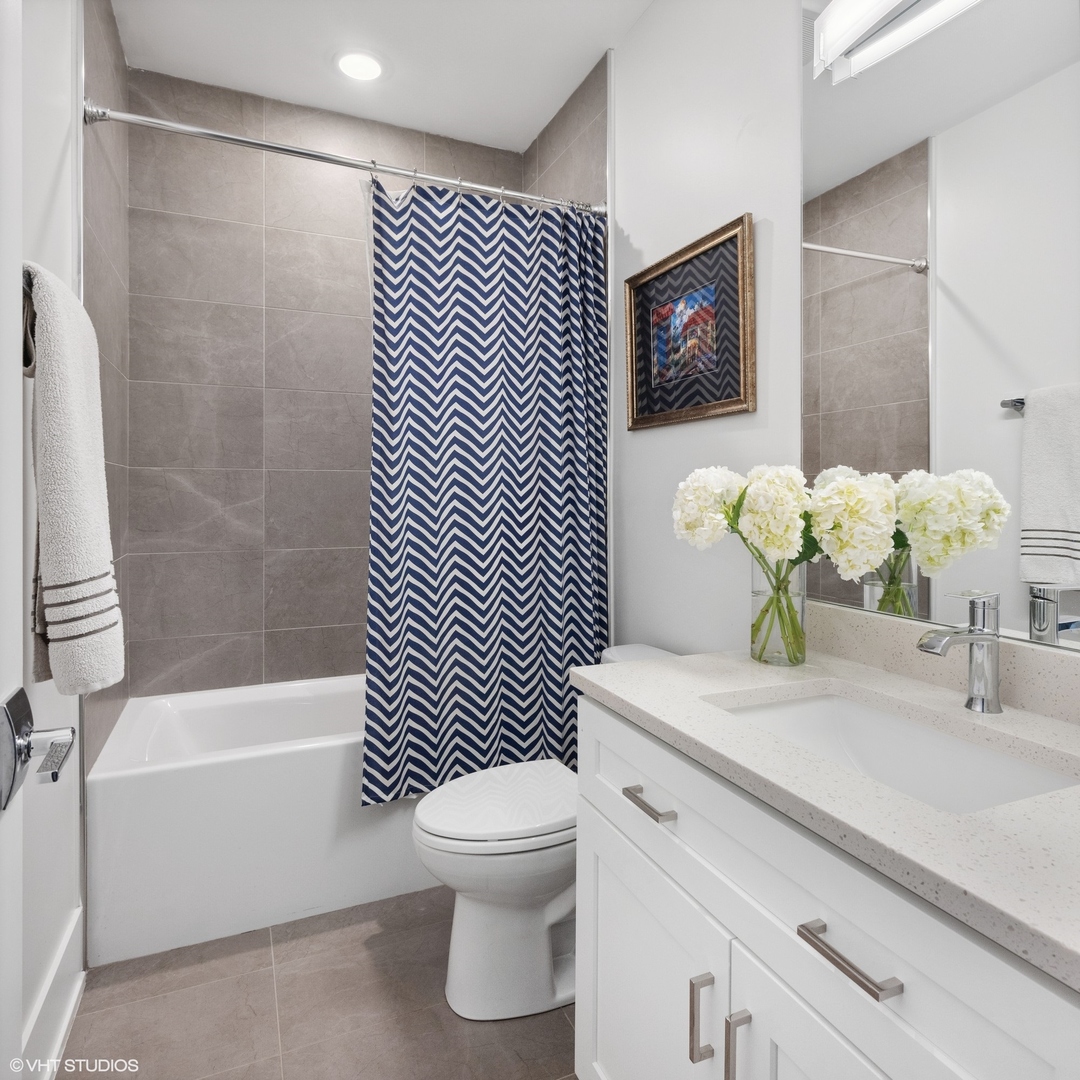 2751 West Lawrence Avenue, Unit 3W Chicago, IL 60625 - Photo 14 of 21 a bathroom with a sink toilet and shower