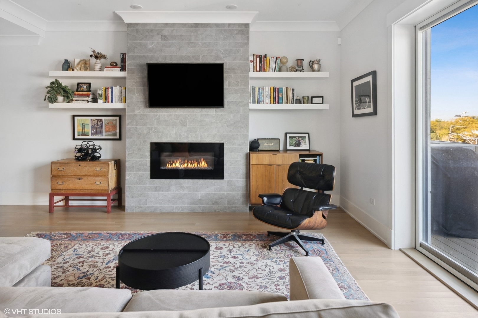 2751 West Lawrence Avenue, Unit 3W Chicago, IL 60625 - Photo 5 of 21 a living room with furniture a flat screen tv and a fireplace