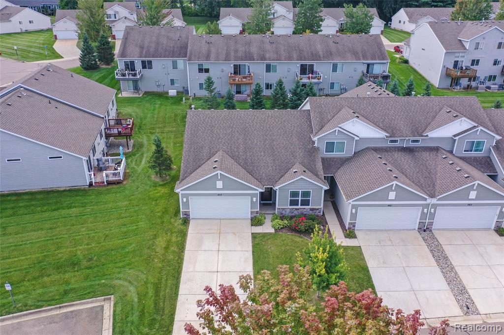 457 Hosta Howell, MI 48843 - Photo 28 of 34 Gallery Image 28