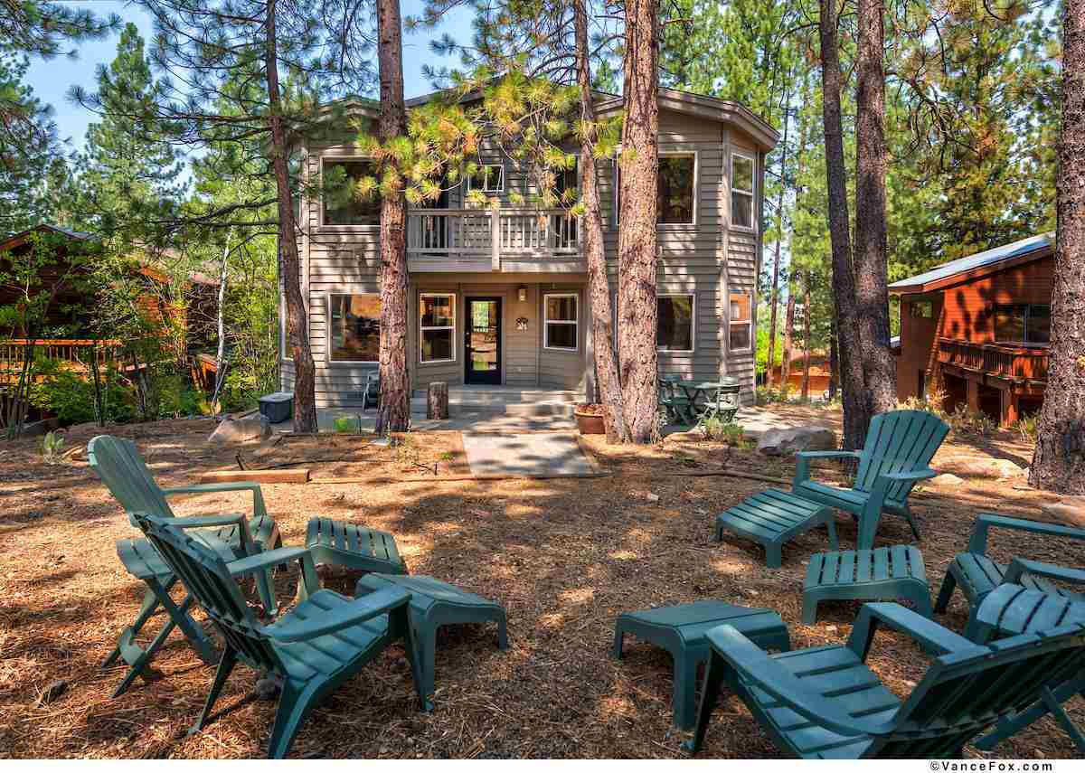 378 Skidder Trail Truckee, CA 96161 - Photo 3 of 21 a view of a building with sitting area