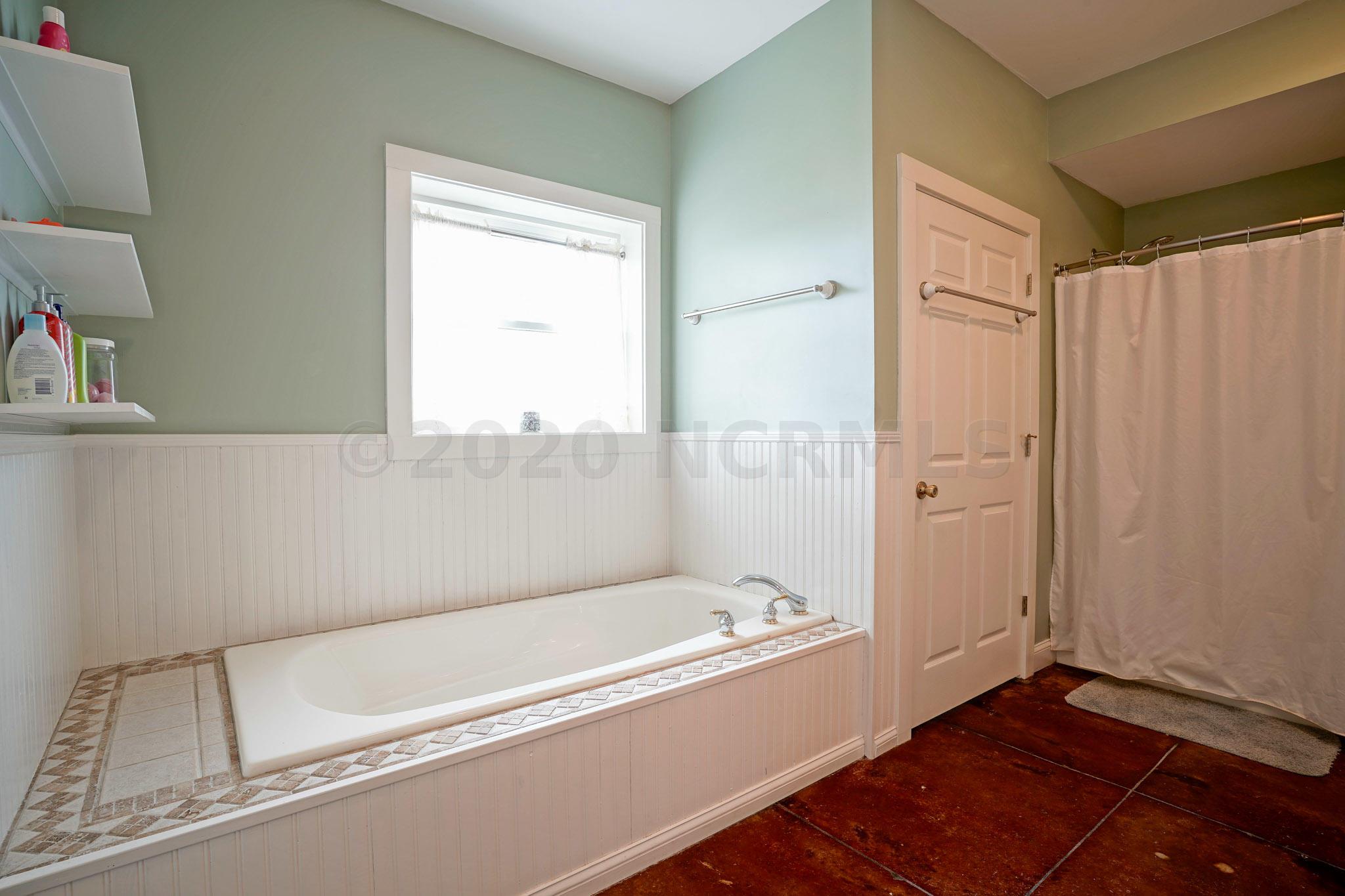 270 Landing Road Beaufort, NC 28516 - Photo 24 of 39 Master Bathroom