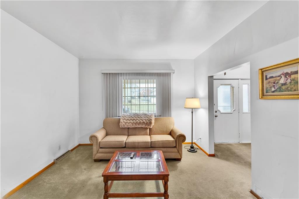 324 Beech Street Vandergrift, PA 15690 - Photo 4 of 26