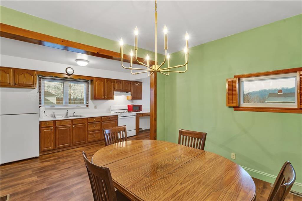 324 Beech Street Vandergrift, PA 15690 - Photo 5 of 26