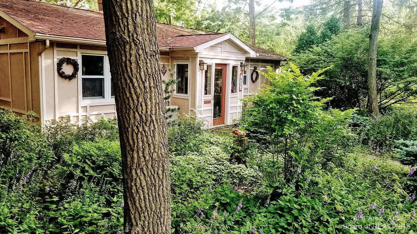 611 Robin Road Ann Arbor, MI 48103 - Photo 3 of 31 Photo 4