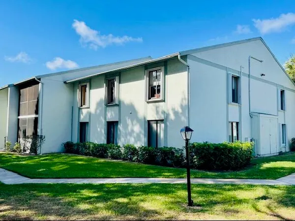 $2,000 | 3606 Alder Drive, Unit D2, West Palm Beach, FL 33417