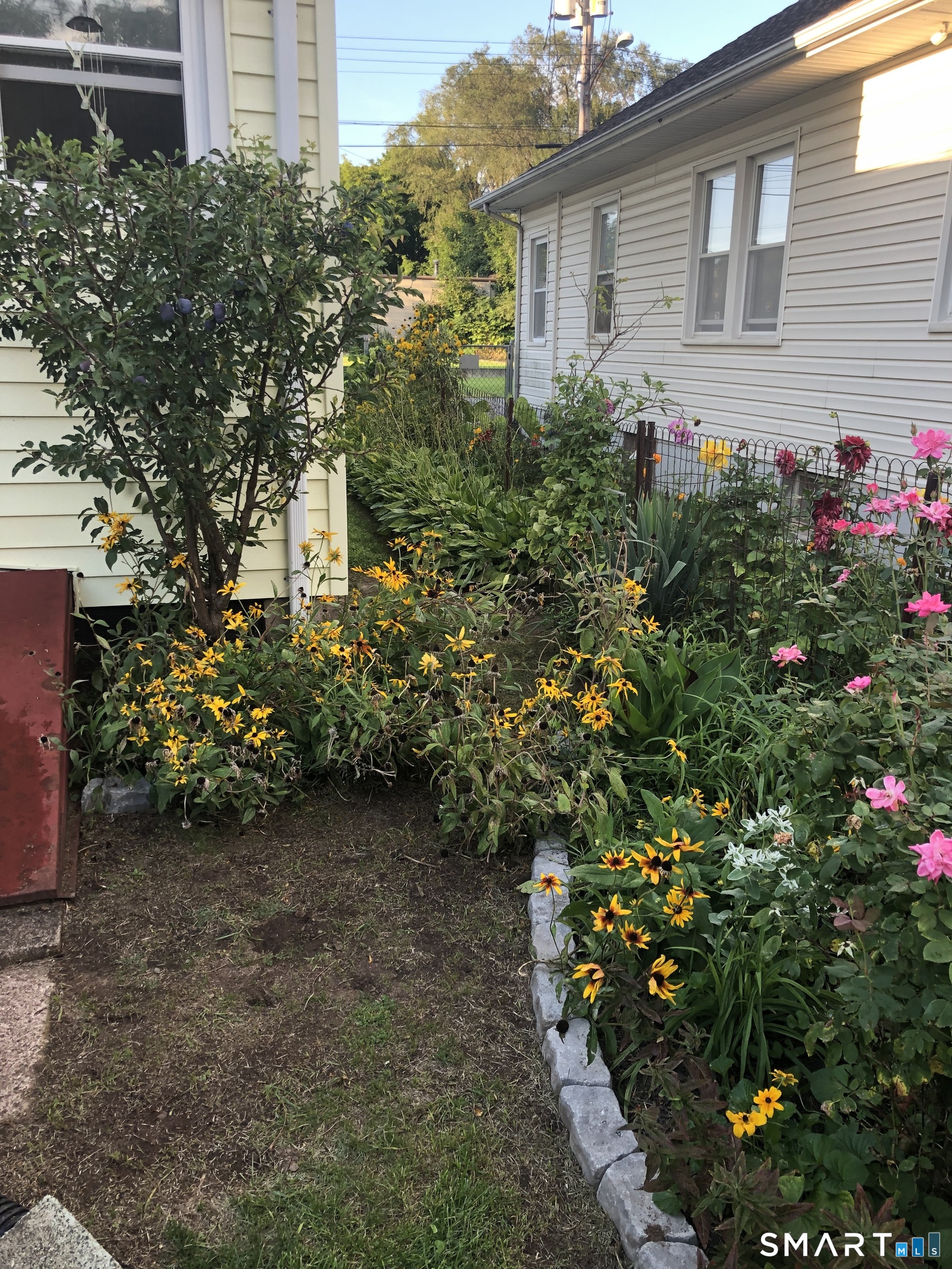 15 Oregon Avenue Hamden, CT 06514 - Photo 11 of 16 Yard