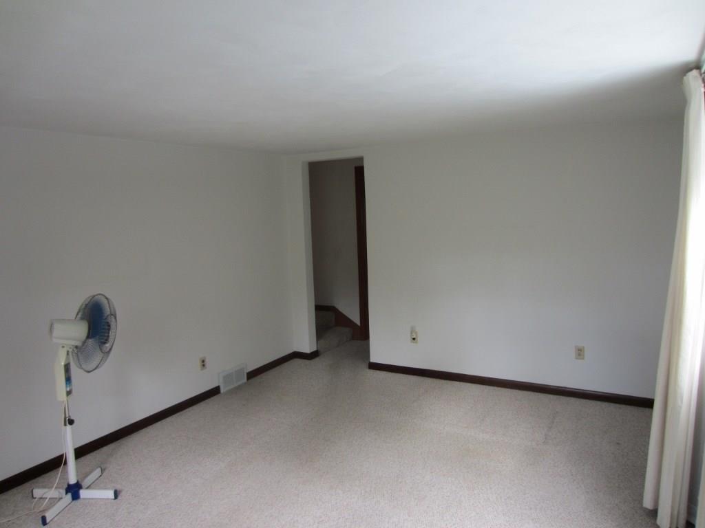 449 Jackson Road Plum, PA 15239 - Photo 3 of 23
