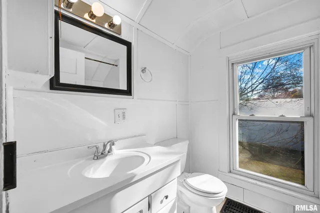 $79,900 | 408 South 2nd Street, Pekin, IL 61554