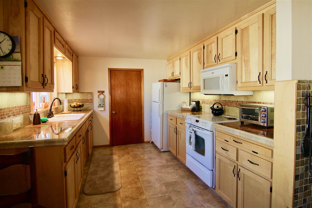 1330 Davis Place Road Mount Shasta, CA 96067 - Photo 4 of 17 Gallery Image 4