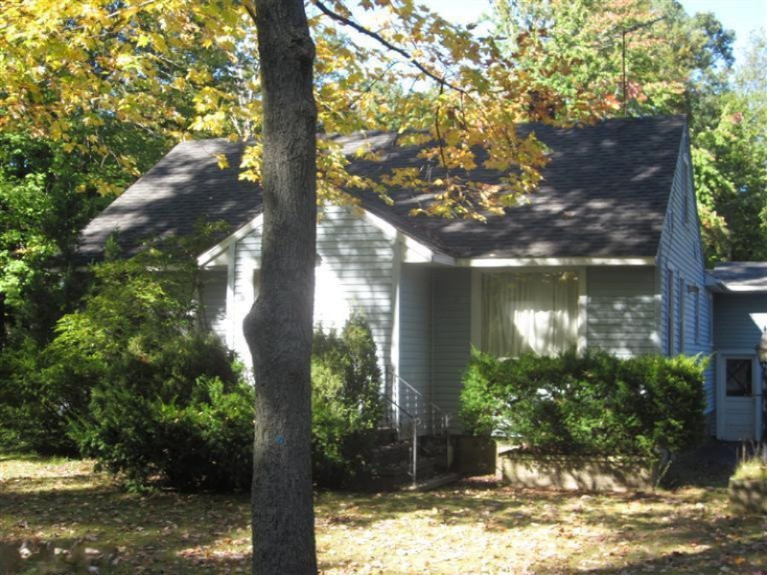 2886 West Fruitport Road Spring Lake, MI 49456 - Photo 1 of 18 Primary Photo