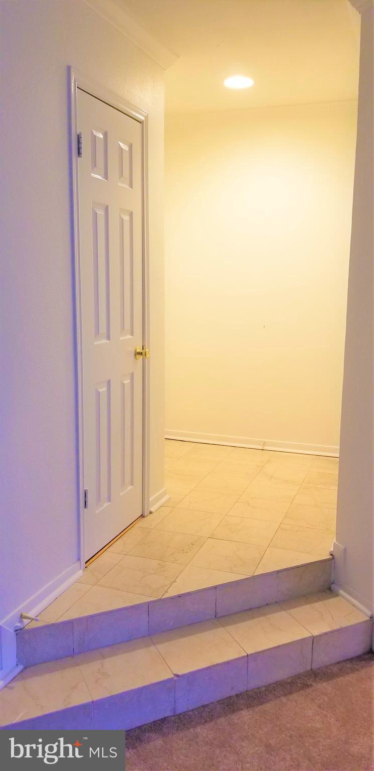 668 Gateway Drive Southeast, Unit 412 Leesburg, VA 20175 - Photo 9 of 9 Foyer