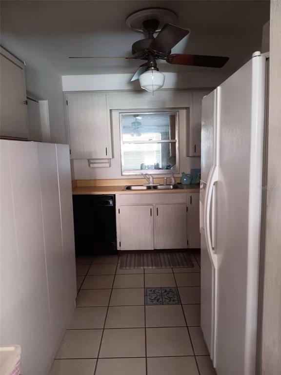 4245 Edgewater Drive Orlando, FL 32804 - Photo 14 of 44 a kitchen with stainless steel appliances granite countertop a sink a stove a refrigerator and island