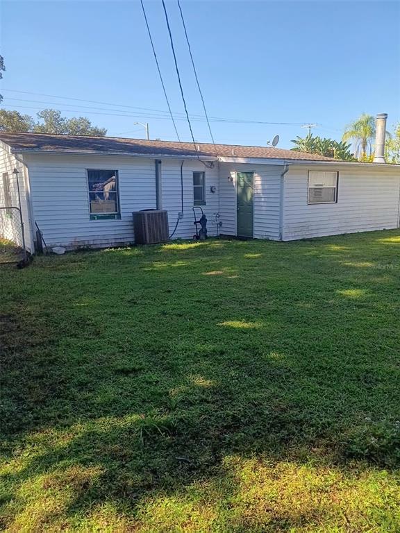 4245 Edgewater Drive Orlando, FL 32804 - Photo 43 of 44 a front view of a house with a garden