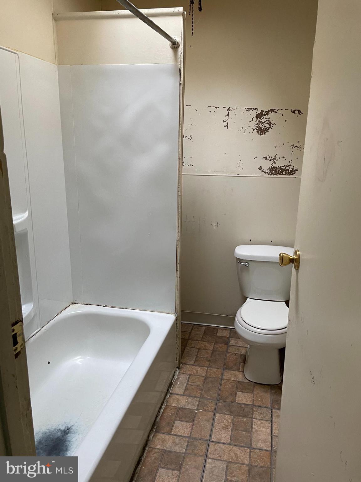 438 Timberlake Road Upper Darby, PA 19082 - Photo 3 of 9