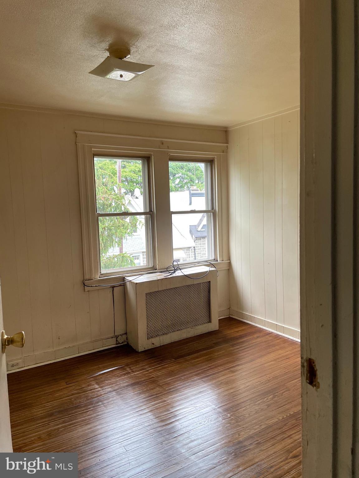 438 Timberlake Road Upper Darby, PA 19082 - Photo 4 of 9