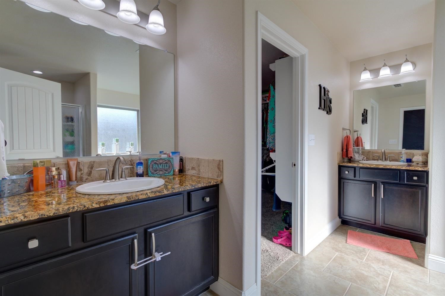 7333 100th Street Lubbock, TX 79424 - Photo 12 of 24 Master bath