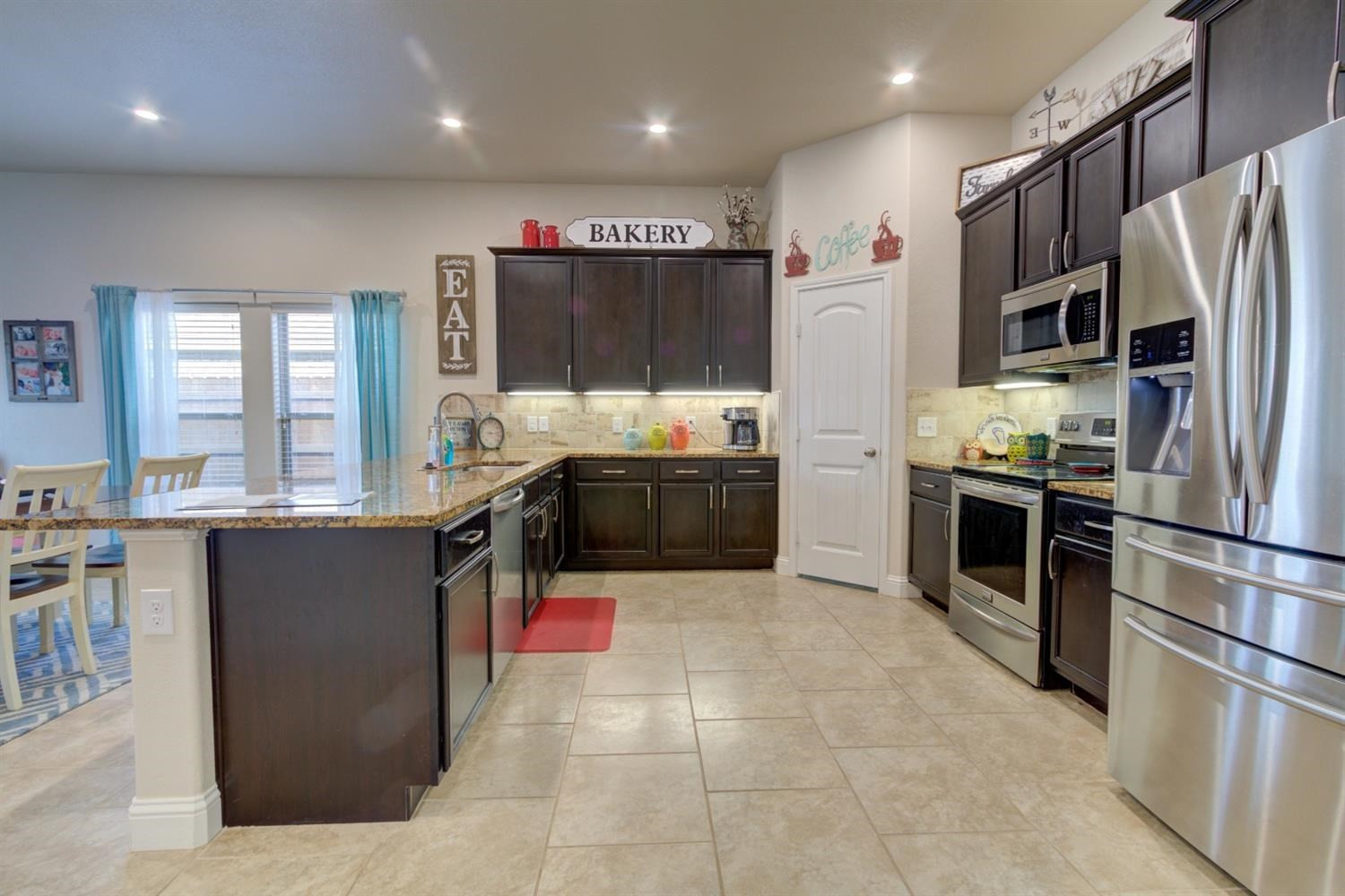 7333 100th Street Lubbock, TX 79424 - Photo 4 of 24 Kitchen