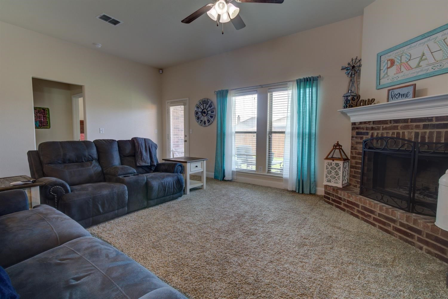 7333 100th Street Lubbock, TX 79424 - Photo 7 of 24 Living room