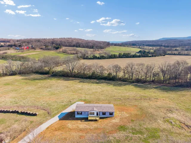 $299,000 | 1053 Buncombe Road, Belvidere, TN 37306