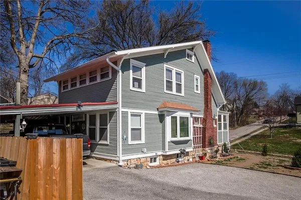 $275,000 | 408 North Lightburne Street, Liberty, MO 64068