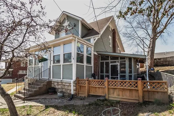 $275,000 | 408 North Lightburne Street, Liberty, MO 64068