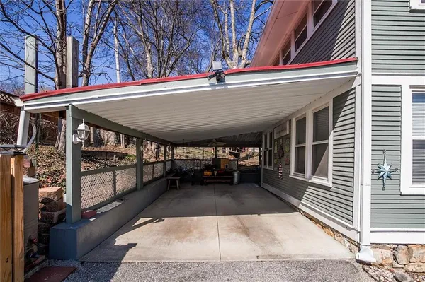$275,000 | 408 North Lightburne Street, Liberty, MO 64068
