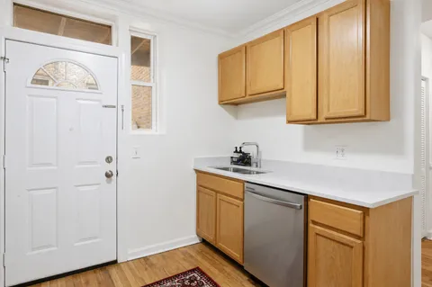 $180,000 | 2556 West Rosemont Avenue, Unit 1, Chicago, IL 60659