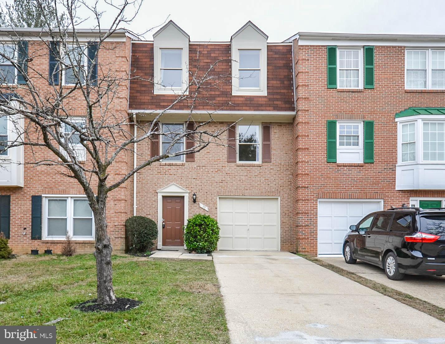 Lovely Brick Front townhome!
