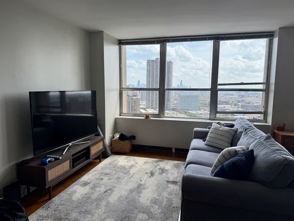 $2,350 | 655 West Irving Park Road, Unit 2313, Chicago, IL 60613