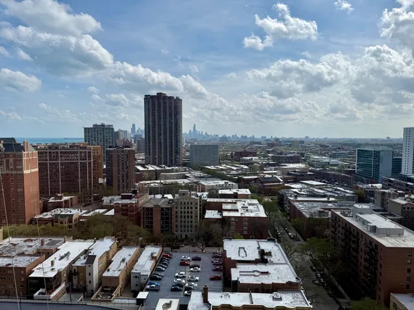 $2,350 | 655 West Irving Park Road, Unit 2313, Chicago, IL 60613